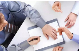 岳阳楼对付老赖：刘小姐被老赖拖欠货款